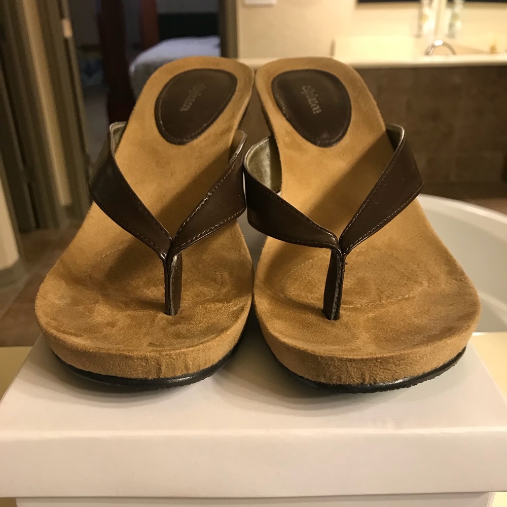 Wedged sandals